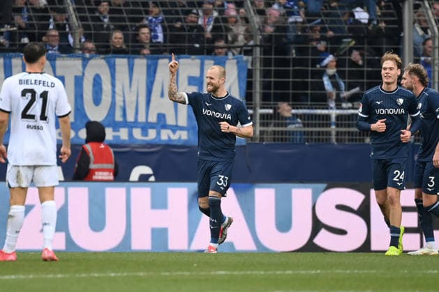 Jubel Philipp Hofmann VfL Bochum 1 0 06 12 2025, Fußball 2 Bundesliga, Saison 2025 2026, 15 Spieltag, VfL Bochum Arminia Bielefeld DFL regulations prohibit any use of photographs as image sequences and or quasi video Bochum Vonovia Ruhrstadion Nordrhein Westfalen Germany Team2