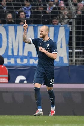 Jubel Philipp Hofmann VfL Bochum 1 0 06 12 2025, Fußball 2 Bundesliga, Saison 2025 2026, 15 Spieltag, VfL Bochum Arminia Bielefeld DFL regulations prohibit any use of photographs as image sequences and or quasi video Bochum Vonovia Ruhrstadion Nordrhein Westfalen Germany Team2