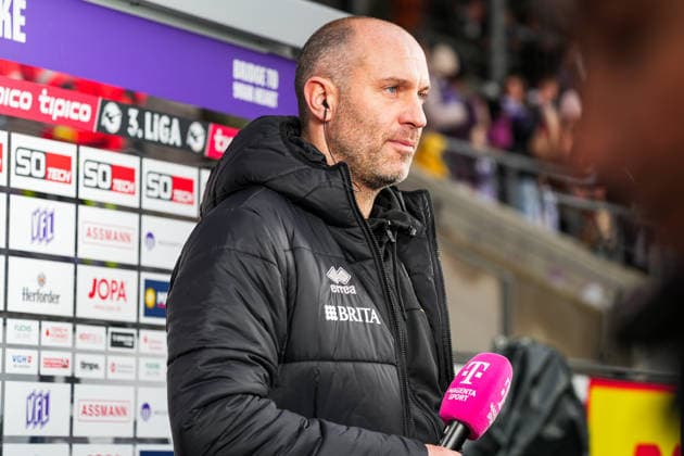 Germany Soccer 3 Bundesliga Season 2025 26, Matchday 17 VfL Osnabrück vs SV Wehen Wiesbaden, 06 12 2025, Stadion Bremer Brücke, Osnabrück Daniel Scherning SV Wehen Wiesbaden, Coach Copyright: xLeonxFrickx