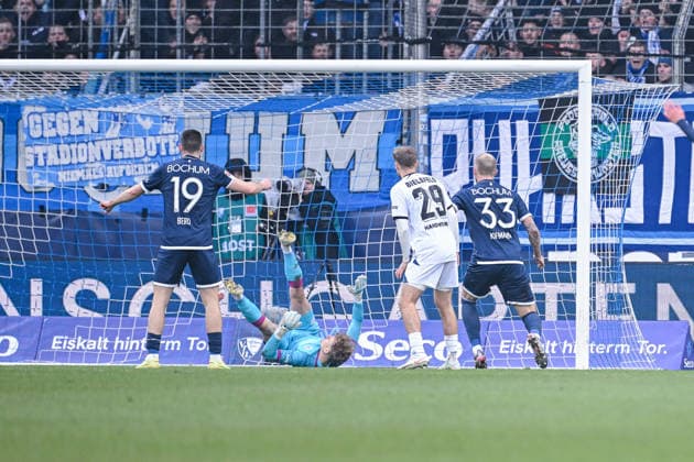 06 12 2025, Soccer, 2 Bundesliga, 15 Matchday Season 2025 2026, VfL Bochum DSC Arminia Bielefeld, Philipp Hofmann VfL Bochum 1848 scores the goal for 1 0, xRHR PHOTO TKx Copyright: RHR-FOTOx RHR-FOTO TK