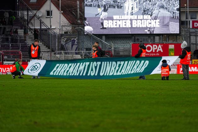 Germany Soccer 3 Bundesliga Season 2025 26, Matchday 17 VfL Osnabrück vs SV Wehen Wiesbaden, 06 12 2025, Stadion Bremer Brücke, Osnabrück Copyright: xLeonxFrickx
