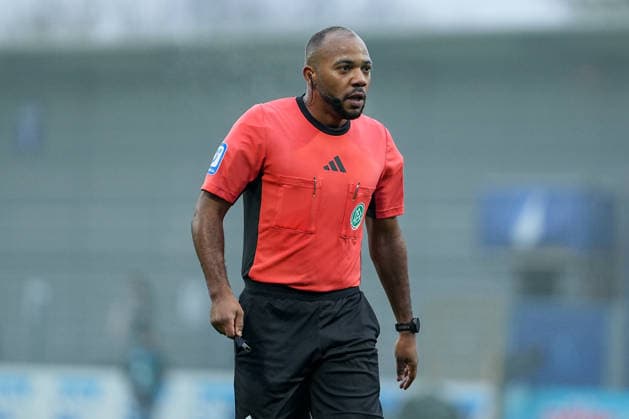 Soccer 3 Liga, Matchday 17, TSG Hoffenheim II Jahn Regensburg on 06 12 2025 in Sinsheim Dietmar Hopp Stadion , Germany, Season 2025 2026 DFB DFL REGULATIONS PROHIBIT ANY USE OF PHOTOGRAPHS as IMAGE SEQUENCES and or QUASI VIDEO In Focus Jonah Besong Referee Sinsheim Dietmar Hopp Stadion Germany Copyright: xChristophxKinzingerx
