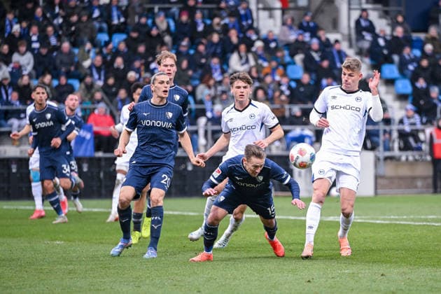 06 12 2025, Soccer, 2 Bundesliga, 15 Matchday Season 2025 2026, VfL Bochum DSC Arminia Bielefeld, Felix Passlack VfL Bochum 1848 , Julian Kania DSC Arminia Bielefeld xRHR PHOTO TKx Copyright: RHR-FOTOx RHR-FOTO TK