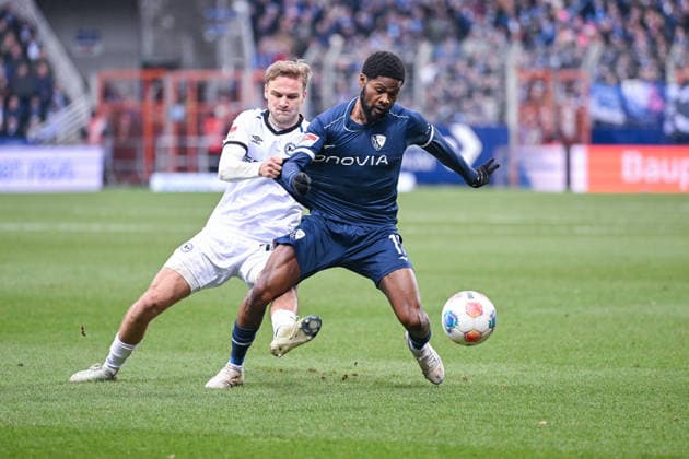 06 12 2025, Soccer, 2 Bundesliga, 15 Matchday Season 2025 2026, VfL Bochum DSC Arminia Bielefeld, Tim Handwerker DSC Arminia Bielefeld , Moritz Broni Kwarteng VfL Bochum 1848 xRHR PHOTO TKx Copyright: RHR-FOTOx RHR-FOTO TK