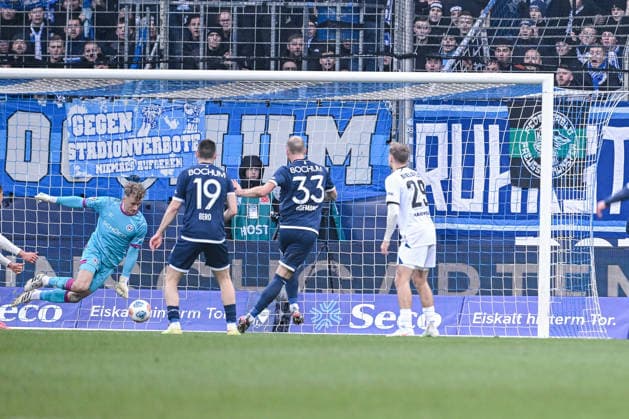 06 12 2025, Soccer, 2 Bundesliga, 15 Matchday Season 2025 2026, VfL Bochum DSC Arminia Bielefeld, Philipp Hofmann VfL Bochum 1848 scores the goal for 1 0, xRHR PHOTO TKx Copyright: RHR-FOTOx RHR-FOTO TK