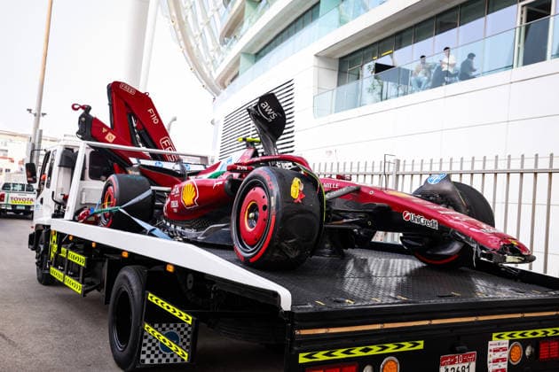 F1 - ABU DHABI GRAND PRIX 2025 44 HAMILTON Lewis (gbr), Scuderia Ferrari SF-25, action crash, accident, during the 2025 Formula 1 Abu Dhabi Grand Prix, 24th round of the 2025 FIA Formula One World Championship, WM, Weltmeisterschaft from December 05 to 07, 2025 on the Yas Marina Circuit, in Abu Dhabi, United Arab Emirates - Abu DhabiUnited Arab Emirates  Copyright: xFLORENTxGOODENx