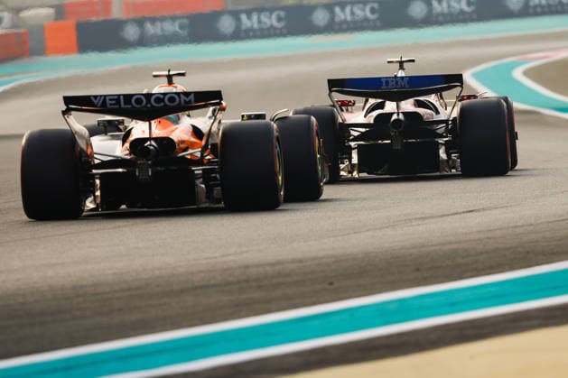 F1 - ABU DHABI GRAND PRIX 2025 81 PIASTRI Oscar (aus), McLaren F1 Team MCL39, 16 LECLERC Charles (mco), Scuderia Ferrari SF-25, action during the 2025 Formula 1 Abu Dhabi Grand Prix, 24th round of the 2025 FIA Formula One World Championship, WM, Weltmeisterschaft from December 05 to 07, 2025 on the Yas Marina Circuit, in Abu Dhabi, United Arab Emirates - Abu DhabiUnited Arab Emirates  Copyright: xFLORENTxGOODENx