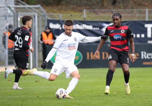 v l Leander Popp Viktoria Koeln 29 , Leon Dajaku SSV 1846 Ulm 43 , Frank Ronstadt Viktoria Koeln 34 GER, Viktoria Koeln 1904 vs SSV 1846 Ulm, Football, 3 Liga, Matchday 17, Season 2025 2026, 06 12 2025 DFL DFB REGULATIONS PROHIBIT ANY USE OF PHOTOGRAPHS as IMAGE SEQUENCES and or QUASI VIDEO GER, Viktoria Koeln 1904 vs SSV 1846 Ulm, Football, 3 Liga, Matchday 17, Season 2025 2026, 06 12 2025 Koeln Copyright: xEibner-Pressefotox xThomasxStoeckerx EP_TSR
