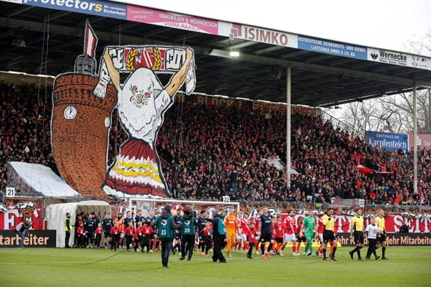 The teams take the field Football 3 Liga 2025 2026 FC Energie Cottbus MSV Duisburg