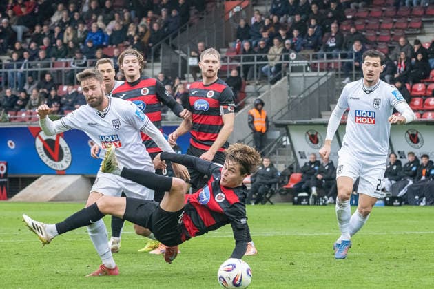 06 12 25, Football 3 Liga, Season 2025 2026, Matchday 17, Viktoria Koeln SSV Ulm 1846 at Sportpark Hoehenberg Tim Kloss Viktoria Koeln, 18 just misses the ball Important note According to the regulations of the DFL German Football League or the DFB German Football Association, it is prohibited to use or have used photographs taken in the stadium and or of the match in the form of sequential images and or video-like photo series Photo Kirchner Media Thomas Haesler Copyright: xKirchner-Media ThomasxHaeslerx