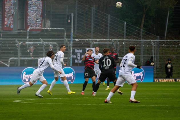 3 Soccer Bundesliga Viktoria Köln SSV Ulm 1846 Soccer, Matchday 17, on 06 12 2025 Dennis Dressel SSV Ulm 1846, 14 , Lucas Wolf Viktoria Köln, 21 , David Otto Viktoria Köln, 10 , Max Scholze SSV Ulm 1846, 28 , 3 Soccer Bundesliga Viktoria Köln SSV Ulm 1846 Soccer, 17 Matchday, on 06 12 2025, Sportpark Höhenberg DFB REGULATIONS PROHIBIT ANY USE OF PHOTOGRAPHS AS IMAGE SEQUENCES AND OR QUASI VIDEO Copyright: xBEAUTIFULxSPORTS Erlhofx