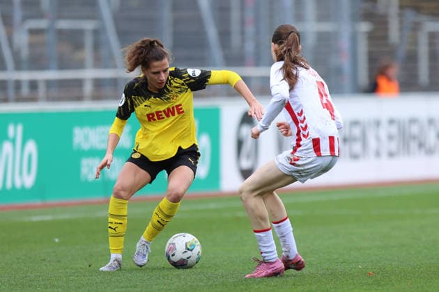 06 12 2025, Football, Women, RL West, Season 2025 2026, Borussia Dortmund vs 1 FC Koeln U21 at Stadion Rote Erde in Dortmund Germany duel between Jasmin Jabbes Borussia Dortmund, 5 and Paula Hofmann 1 FC Koeln U21 Dortmund Stadion Rote Erde North Rhine-Westphalia Germany FZ
