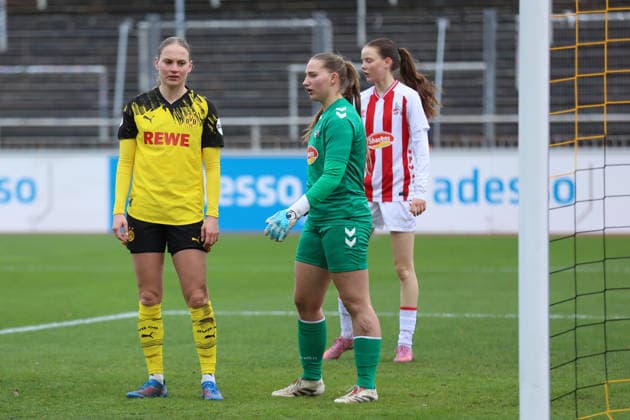 06 12 2025, Football, Women, RL West, Season 2025 2026, Borussia Dortmund vs 1 FC Koeln U21 at Stadion Rote Erde in Dortmund Germany Annika Enderle Borussia Dortmund, 19 , Anika Duebel 1 FC Koeln U21 Dortmund Stadion Rote Erde Nordrhein Westfalen Germany FZ