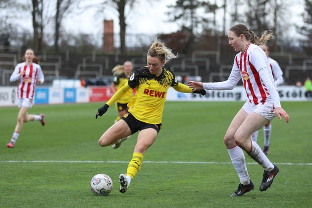 06 12 2025, Football, Women, RL West, Season 2025 2026, Borussia Dortmund vs 1 FC Koeln U21 at Stadion Rote Erde in Dortmund Germany Rita Schumacher Borussia Dortmund, 10 on the ball Dortmund Stadion Rote Erde North Rhine-Westphalia Germany FZ