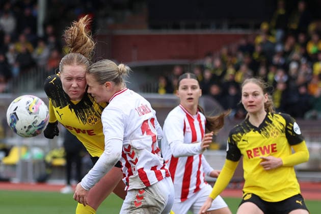 06 12 2025, Football, Women, RL West, Season 2025 2026, Borussia Dortmund vs 1 FC Koeln U21 at Stadion Rote Erde in Dortmund Germany Duel between Leonie Zilger 1 FC Koeln U21 and Yasu Woehrn Borussia Dortmund, 26 Dortmund Stadion Rote Erde North Rhine-Westphalia Germany FZ