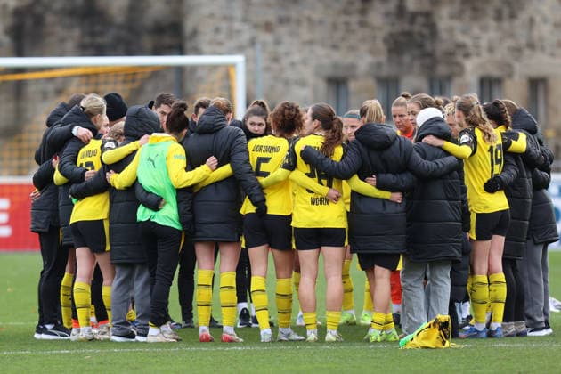 06 12 2025, Football, Women, RL West, Season 2025 2026, Borussia Dortmund vs 1 FC Koeln U21 at Stadion Rote Erde in Dortmund Germany Borussia Dortmund after the match Dortmund Stadion Rote Erde North Rhine-Westphalia Germany FZ