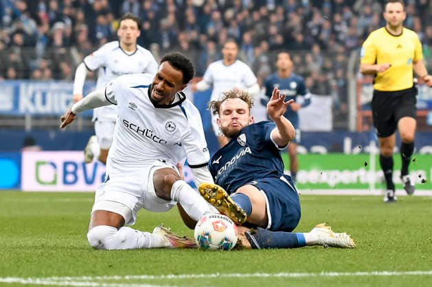 Philipp Strompf VfL Bochum and Noah Sarenren Bazee Arminia Bielefeld battle for the ball during the 2 Bundesliga match between VfL Bochum and Arminia Bielefeld, Vonovia Ruhrstadion on December 06, 2025 in Bochum, Germany, Germany Photo by Max Maiwald DeFodi Images Philipp Strompf VfL Bochum and Noah Sarenren Bazee Arminia Bielefeld battle for the ball during the 2 Bundesliga match between VfL Bochum and Arminia Bielefeld at Vonovia Ruhrstadion on December 6, 2025 in Bochum, Germany Photo by Max Maiwald DeFodi Images DFB DFL REGULATIONS PROHIBIT ANY USE OF PHOTOGRAPHS AS IMAGE SEQUENCES AND OR QUASI VIDEO Photo by Max Maiwald DeFodi Images