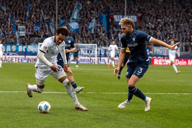 Germany, Soccer, 2 Bundesliga, Matchday 15 2025 2026 VfL Bochum Arminia Bielefeld on 06 12 in Bochum Vonovia Ruhrstadion Monju Momuluh Arminia Bielefeld 14 Philipp Strompf VfL Bochum 3 Copyright: xSvenxHeidmannx