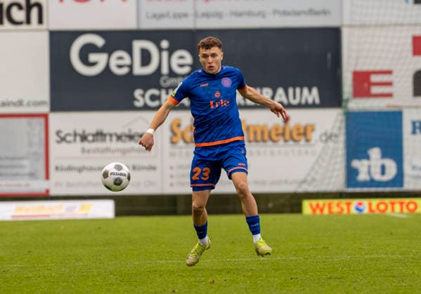 Malik Hodroj Sportfreunde Siegen, 23 SV Rödinghausen Sportfreunde Siegen 28 11 2025 Soccer, Regionalliga West, Matchday 18, GER, Wiehenstadion, Rödinghausen Copyright: MarcoxBader