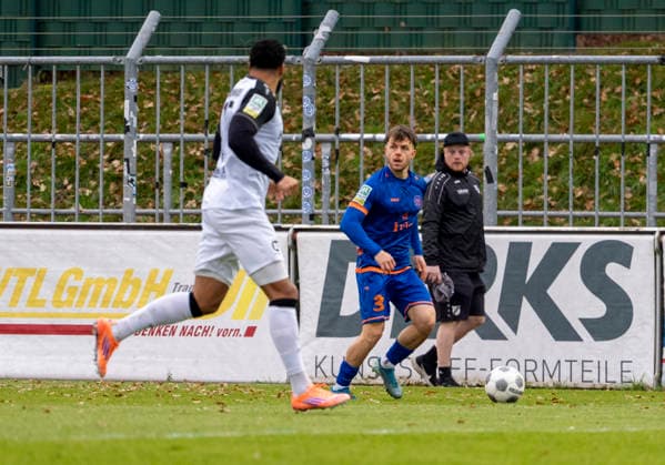 David Kammerbauer Sportfreunde Siegen, 3 SV Rödinghausen Sportfreunde Siegen 28 11 2025 Soccer, Regionalliga West, Matchday 18, GER, Wiehenstadion, Rödinghausen Copyright: MarcoxBader