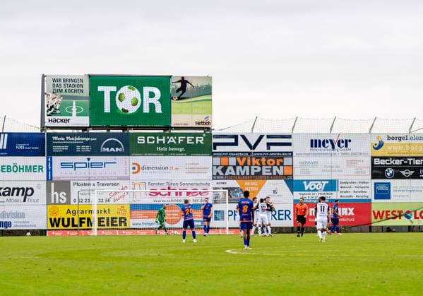 Goal for SV RÖdinghausen, Eduard Probst SV Roedinghausen, 39 scored for the home side SV Rödinghausen Sportfreunde Siegen 28 11 2025 Soccer, Regionalliga West, Matchday 18, GER, Wiehenstadion, Rödinghausen Copyright: MarcoxBader