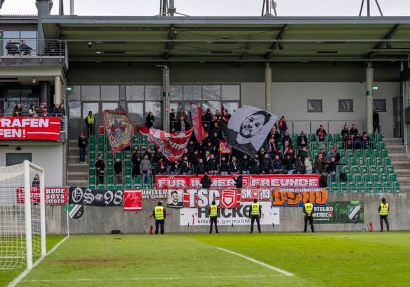 Guest fans Fans of Sportfreunde Siegen SV Rödinghausen Sportfreunde Siegen 28 11 2025 Soccer, Regionalliga West, Matchday 18, GER, Wiehenstadion, Rödinghausen Copyright: MarcoxBader