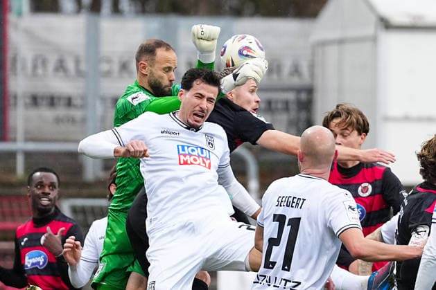 06 12 2025, xydrx, Football, 3 Liga, FC Viktoria Köln SSV Ulm 1846, Saison 2025 2026, Sportpark Höhenberg Christian Ortag SSV Ulm 1846 39 and Lukas Mazagg SSV Ulm 1846 27 in a duel against Lars Dietz FC Viktoria Köln 2 DFB regulations prohibit any use of photographs as image sequences and or quasi video Photo xYannisxDreimannxPressefotoKochx Nordrhein Westfahlen Germany