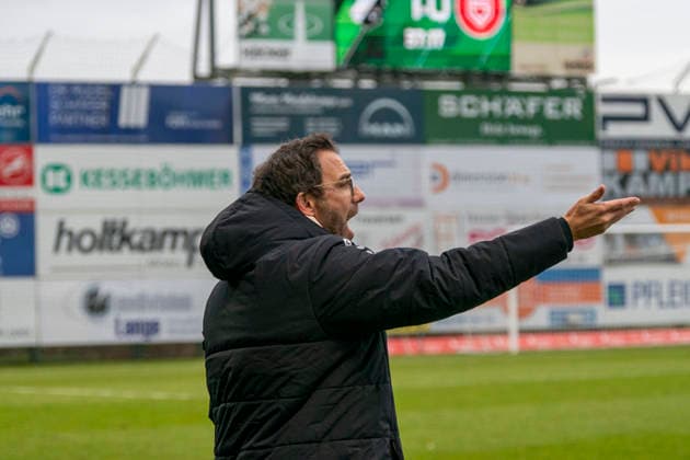Boris Schommers Sportfreunde Siegen, Coach SV Rödinghausen Sportfreunde Siegen 28 11 2025 Soccer, Regionalliga West, Matchday 18, GER, Wiehenstadion, Rödinghausen Copyright: MarcoxBader