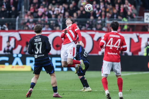 Sport, Football, 3 Liga Season 2025 2026 17 Matchday FC Energie Cottbus MSV Duisburg 06 12 2025, LEAG Energie Stadion Moritz Hannemann FC Energie Cottbus, 11 Can Coskun MSV Duisburg, 27 Cottbus LEAG Energie Stadion Brandenburg Germany