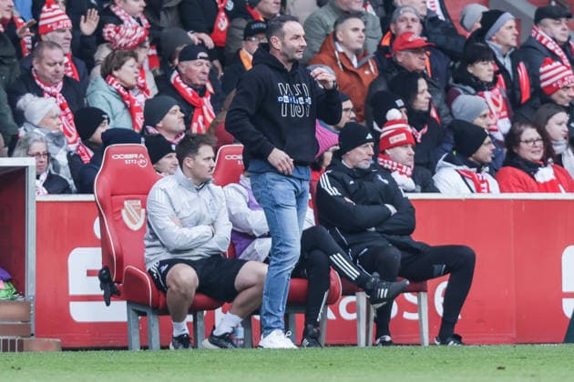 Sport, Football, 3 Liga Season 2025 2026 17 Matchday FC Energie Cottbus MSV Duisburg 06 12 2025, LEAG Energie Stadion Dietmar Hirsch Head Coach, MSV Duisburg Cottbus LEAG Energie Stadion Brandenburg Germany