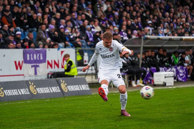 Germany Soccer 3 Bundesliga Season 2025 26, 17 Matchday VfL Osnabrück vs SV Wehen Wiesbaden, 06 12 2025, Stadion Bremer Brücke, Osnabrück Ole Wohlers SV Wehen Wiesbaden, 21 Copyright: xLeonxFrickx