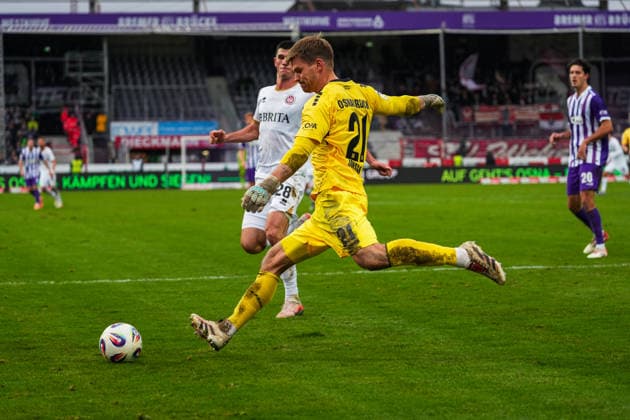 Germany Soccer 3 Bundesliga Season 2025 26, Matchday 17 VfL Osnabrück vs SV Wehen Wiesbaden, 06 12 2025, Stadion Bremer Brücke, Osnabrück Lukas Jonsson VfL Osnabrück, 21 Copyright: xLeonxFrickx