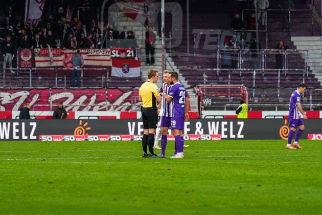 Germany Soccer 3 Bundesliga Season 2025 26, 17 Matchday VfL Osnabrück vs SV Wehen Wiesbaden, 06 12 2025, Stadion Bremer Brücke, Osnabrück Luca Jürgensen Referee , David Kopacz VfL Osnabrück, 29 Copyright: xLeonxFrickx