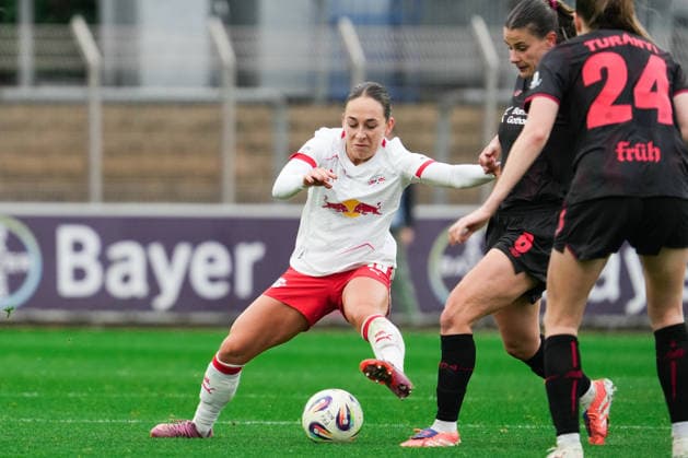 Germany Google Pixel Womens Bundesliga 2025 26, 12 Matchday Bayer 04 Leverkusen vs RB Leipzig 06 12 2025 Ulrich Haberland Stadion Leverkusen, North Rhine-Westphalia Kristin Kögel Bayer 04 Leverkusen, 11 Lou Ann Joly RB Leipzig, 6 Copyright: xCelinaxLeiersx