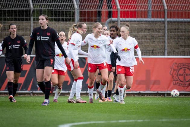 Womens Soccer Bundesliga Bayer 04 Leverkusen RB Leipzig, 06 12 2025 Goal celebration 3 2 by Paulina Bartz Bayer 04 Leverkusen, 8 Bayer 04 Leverkusen RB Leipzig on matchday 12 of the Google Pixel Womens Bundesliga on 06 12 2025 at Ulrich Haberland Stadium in Leverkusen North Rhine-Westphalia DFL REGULATIONS PROHIBIT ANY USE OF PHOTOGRAPHS AS IMAGE SEQUENCES AND OR QUASI VIDEO Copyright: xBEAUTIFULxSPORTS AxelxKohringx