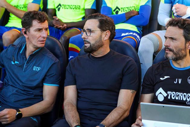December 6, 2025, Villarreal, Castellon, SPAIN: Jose Bordalas, head coach of Getafe CF looks on during the Spanish league, LaLiga EA Sports, football match played between Villarreal CF and Getafe CF at La Ceramica stadium on December 6, 2025, in Villarreal, Spain. Villarreal SPAIN - ZUMAa181 20251206_zaa_a181_091 Copyright: xIvanxTerronx