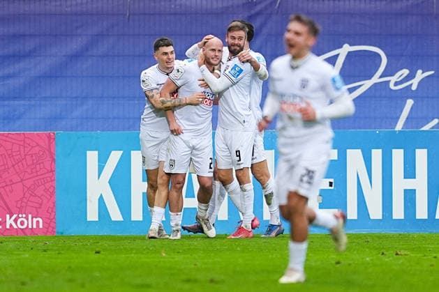 06 12 2025, xydrx, Football, 3 Liga, FC Viktoria Köln SSV Ulm 1846, Season 2025 2026, Sportpark Höhenberg Goal celebration after the 1-0 goal for SSV Ulm 1846 by scorer Marcel Seegert SSV Ulm 1846 21 together with Niklas Koelle SSV Ulm 1846 32 and Lucas Roeser SSV Ulm 1846 9 DFB regulations prohibit any use of photographs as image sequences and or quasi video Photo xYannisxDreimannxPressefotoKochx Nordrhein Westfahlen Germany