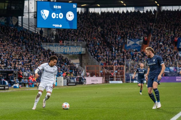 Germany, Soccer, 2 Bundesliga, Matchday 15 2025 2026 VfL Bochum Arminia Bielefeld on 06 12 in Bochum Vonovia Ruhrstadion Monju Momuluh Arminia Bielefeld 14 Philipp Strompf VfL Bochum 3 Copyright: xSvenxHeidmannx