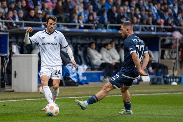 Germany, Soccer, 2 Bundesliga, Matchday 15 2025 2026 VfL Bochum Arminia Bielefeld on 06 12 in Bochum Vonovia Ruhrstadion Maximilian Wittek VfL Bochum 32 Christopher Lannert Arminia Bielefeld 24 Copyright: xSvenxHeidmannx