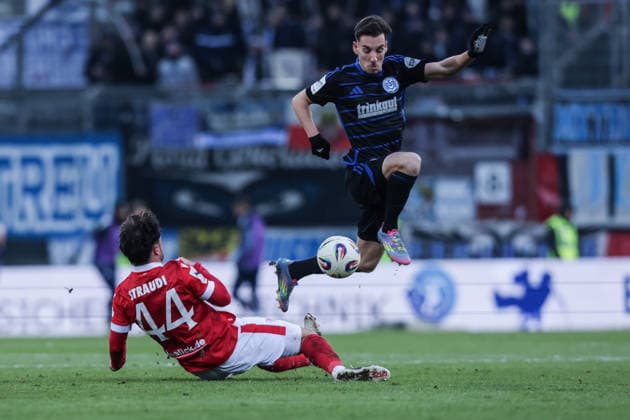 Sport, Football, 3 Liga Season 2025 2026 17 Matchday FC Energie Cottbus MSV Duisburg 06 12 2025, LEAG Energie Stadion Simon Straudi FC Energie Cottbus, 44 Conor Noß MSV Duisburg,14 Cottbus LEAG Energie Stadion Brandenburg Germany