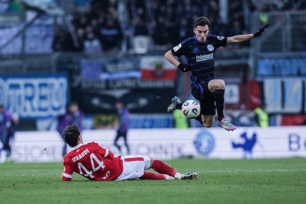 Sport, Football, 3 Liga Season 2025 2026 17 Matchday FC Energie Cottbus MSV Duisburg 06 12 2025, LEAG Energie Stadion Simon Straudi FC Energie Cottbus, 44 Conor Noß MSV Duisburg,14 Cottbus LEAG Energie Stadion Brandenburg Germany