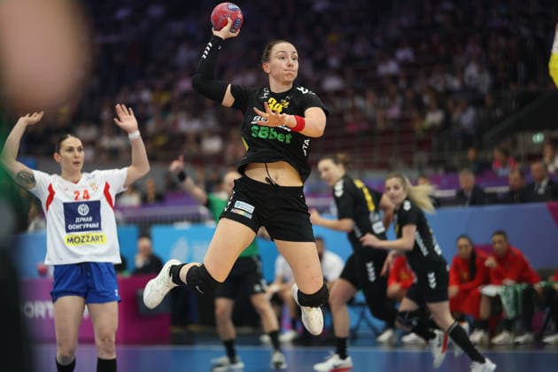 Montenegro Serbia, IHF Womens Handball World Championship Lifter by Tatjana Brnovic Montenegro, 34 3 main round match of the Womens Handball World Championship between Montenegro and Serbia on December 6, 2025 at the Westfalenhalle in Dortmund , Dortmund Nordrhein Westfalen Germany Westfalenhalle
