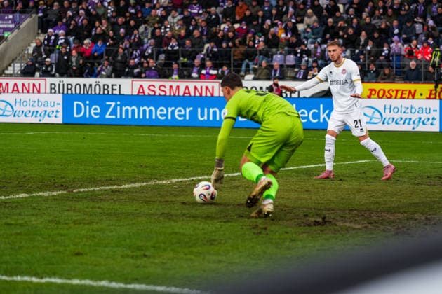 Germany Soccer 3 Bundesliga Season 2025 26, Matchday 17 VfL Osnabrück vs SV Wehen Wiesbaden, 06 12 2025, Stadion Bremer Brücke, Osnabrück Noah Brdar SV Wehen Wiesbaden, 31 Copyright: xLeonxFrickx