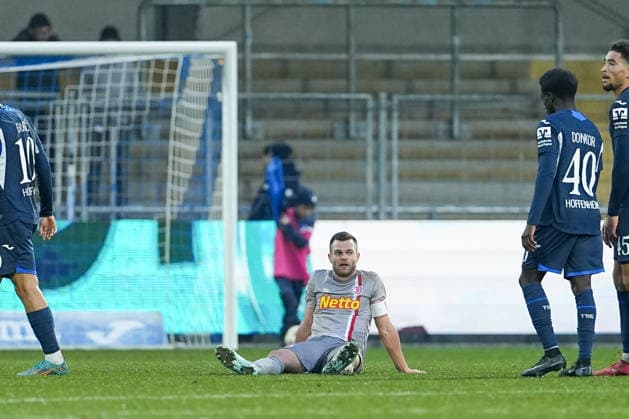 Soccer 3 Liga, Matchday 17, TSG Hoffenheim II Jahn Regensburg on 06 12 2025 in Sinsheim Dietmar Hopp Stadion , Germany, Season 2025 2026 DFB DFL REGULATIONS PROHIBIT ANY USE OF PHOTOGRAPHS as IMAGE SEQUENCES and or QUASI VIDEO In focus a disappointed Benedikt Saller 6, SSV after the 1 0 defeat against TSG Sinsheim Dietmar Hopp Stadion Germany Copyright: xChristophxKinzingerx