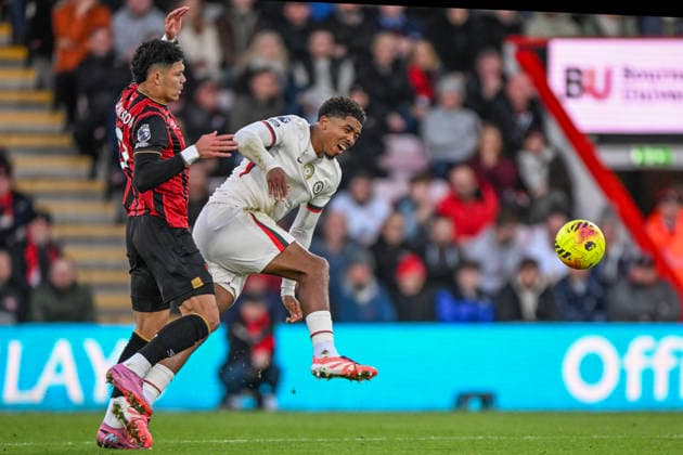 Bournemouth v Chelsea Premier League Wesley Fofana of Chelsea is fouled by Evanilson of Bournemouth during the Premier League match at the Vitality Stadium, Bournemouth 06 12 2025 UK Newspapers OUT Copyright: xJeremyxLandeyx FIL-22603-0020