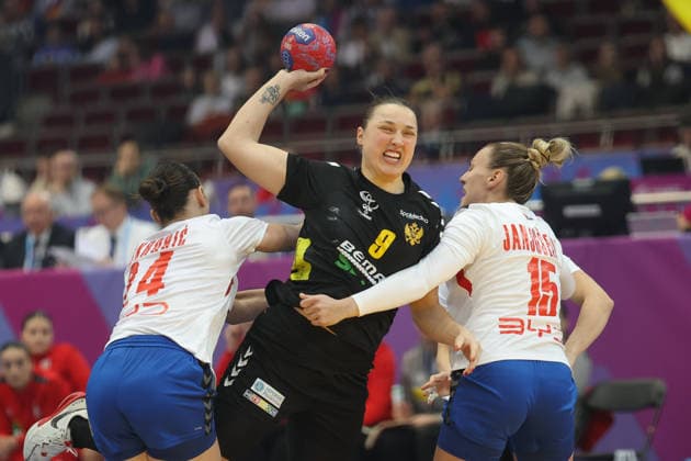 Montenegro Serbia, IHF Womens Handball World Championship Jovana Skrobic Serbia, 24 and Andela Janjusevic Serbia, 15 defend against Durdina Jaukovic Montenegro, 9 3 Main Round match of the Womens Handball World Championship between Montenegro and Serbia on December 6, 2025 at the Westfalenhalle in Dortmund , Dortmund Nordrhein Westfalen Germany Westfalenhalle