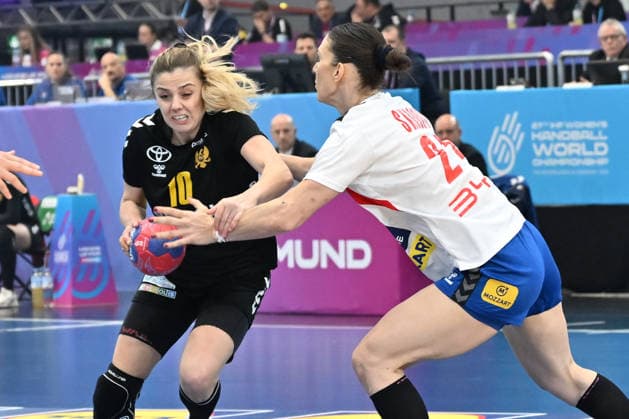 GER, Dortmund, 27th Wommens World Championship 2025, Main Round, Group II, 3 Round Round Montenegro MNE vs Serbia Serbia SRB 06 12 2025, Westfalenhalle, Dortmund, GER, Dortmund, 27th Wommens World Championship 2025, Main Round, Group II, 3 Round Round Montenegro MNE vs Serbia Serbia SRB , in the picture Matea PLETIKOSIÄÜ MNE 10 , in a duel against Jovana Skrobić SRB 24 , nordphotoxGmbHx xMeuter nph00351