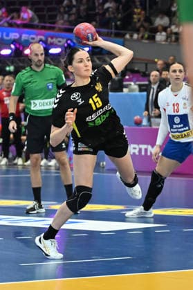 GER, Dortmund, 27th Wommens World Championship 2025, Main Round, Group II, 3 Round Round Montenegro MNE vs Serbia Serbia SRB 06 12 2025, Westfalenhalle, Dortmund, GER, Dortmund, 27th Wommens World Championship 2025, Main Round, Group II, 3 Round Round Montenegro MNE vs Serbia Serbia SRB , in the picture 7 meters by Jelena VUKÄaEVIÄÜ MNE 15 , nordphotoxGmbHx xMeuter nph00351