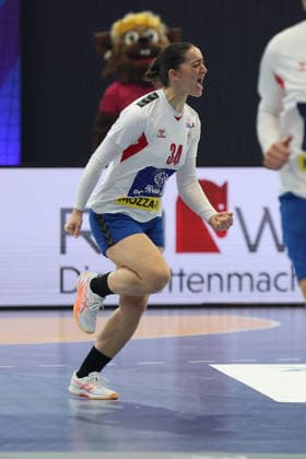GER, Dortmund, 27th Wommens World Championship 2025, Main Round Main Round, Group II, 3 Round Round Montenegro MNE vs Serbia Serbia SRB 06 12 2025, Westfalenhalle, Dortmund, GER, Dortmund, 27th Wommens World Championship 2025, Main Round Main Round, Group II, 3 Round Round Round Montenegro MNE vs Serbia Serbia SRB , pictured goal celebration cheering, Dunja Radević SRB 34 , nordphotoxGmbHx xMeuter nph00351