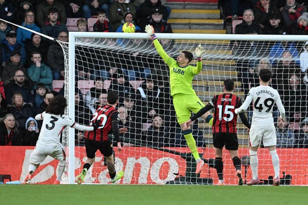 Bournemouth v Chelsea Premier League 06 12 2025. Marc Cucurella (3) of Chelsea heads a shot at goal over the bar during the Premier League match between Bournemouth and Chelsea at the Vitality Stadium, Bournemouth, England on 6 December 2025. Bournemouth Vitality Stadium Dorset England Editorial use only DataCo restrictions apply See www.football-dataco.com , Copyright: xGrahamxHuntx PSI-23351-0032